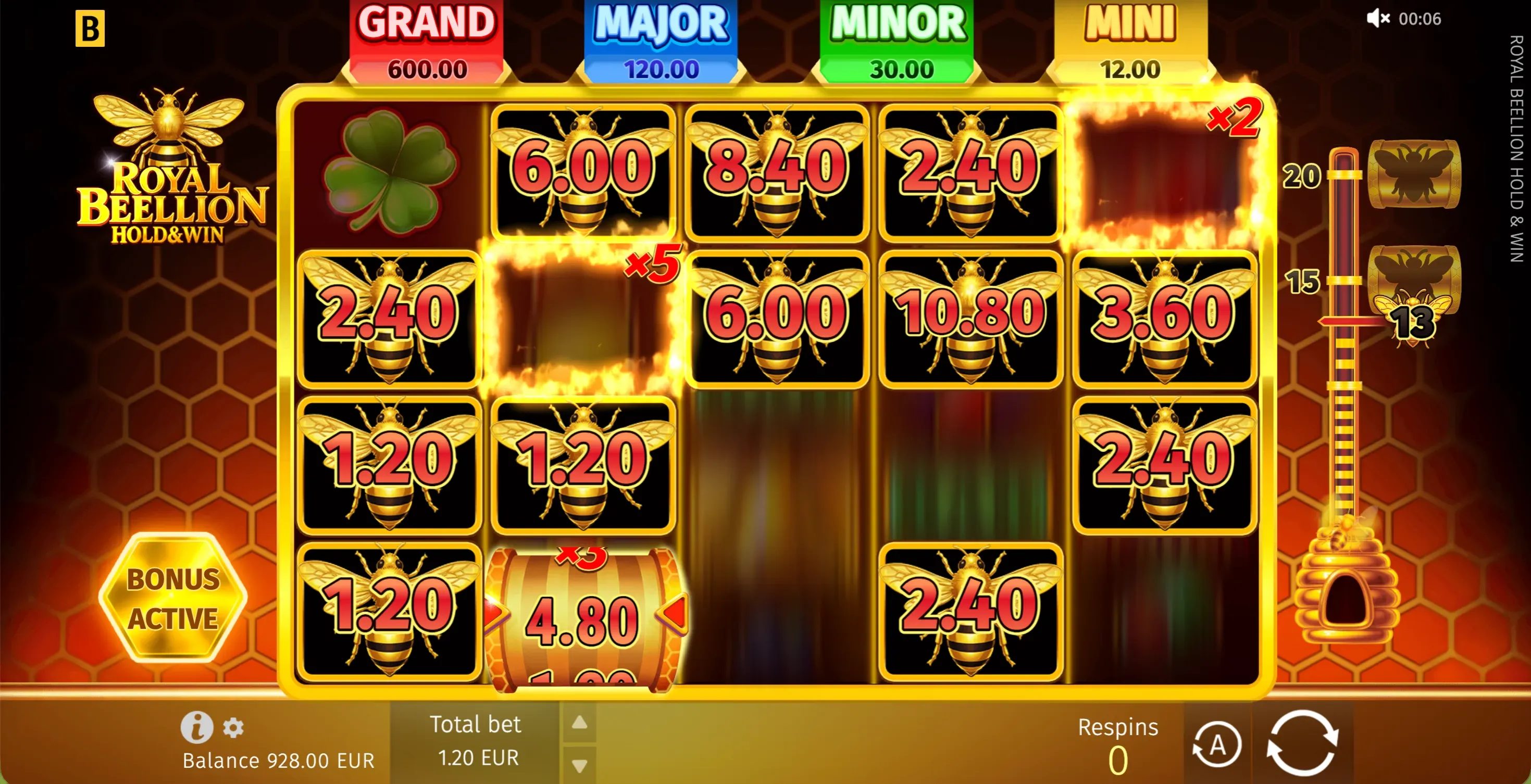 Royal Beellion official Hold & Win screen with locked Bees